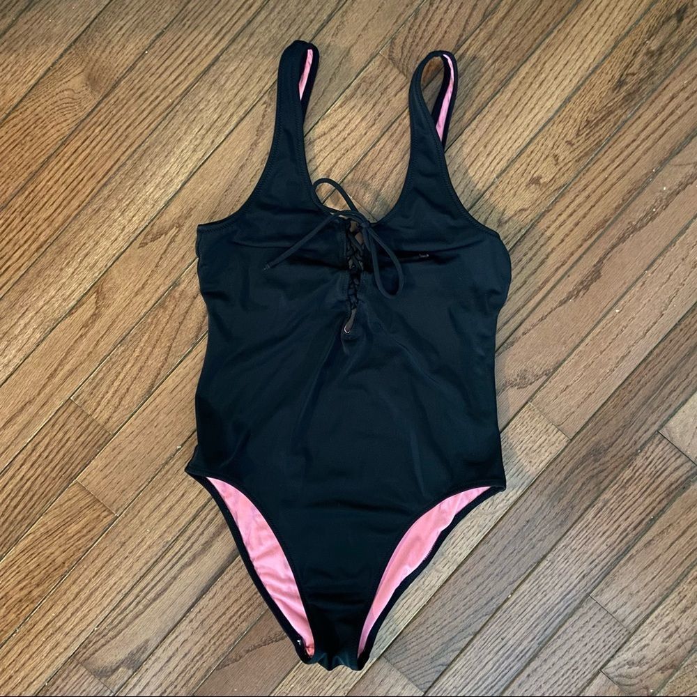 LIKE NEW PINK Victoria’s Secret Swimsuit | One Piece | XS | Black | Hot Pink |